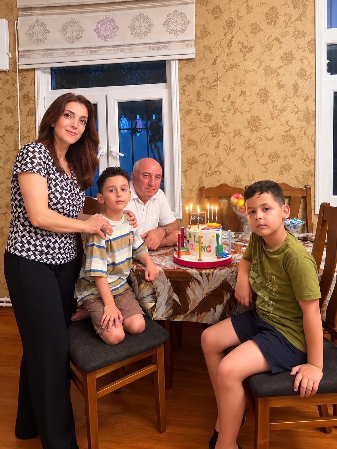 Şəhid Ceyhun Həsənovun əkiz övladları Bilik Günü münasibətilə ziyarət olunub