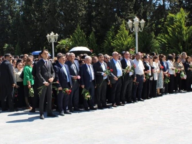 Kürdəmirdə Ümummilli Lider Heydər Əliyevin xatirəsi ehtiramla yad edilib və ağacəkmə aksiyası keçirilib